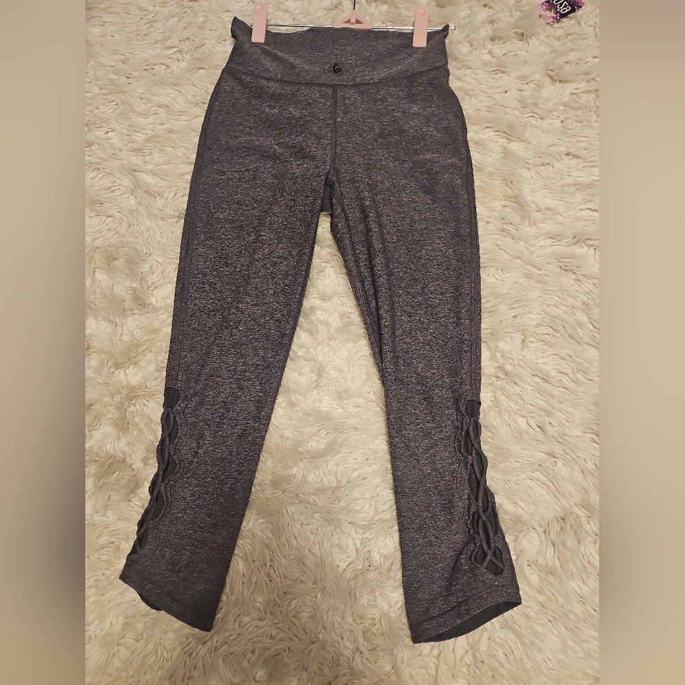 Lululemon crop size 6
